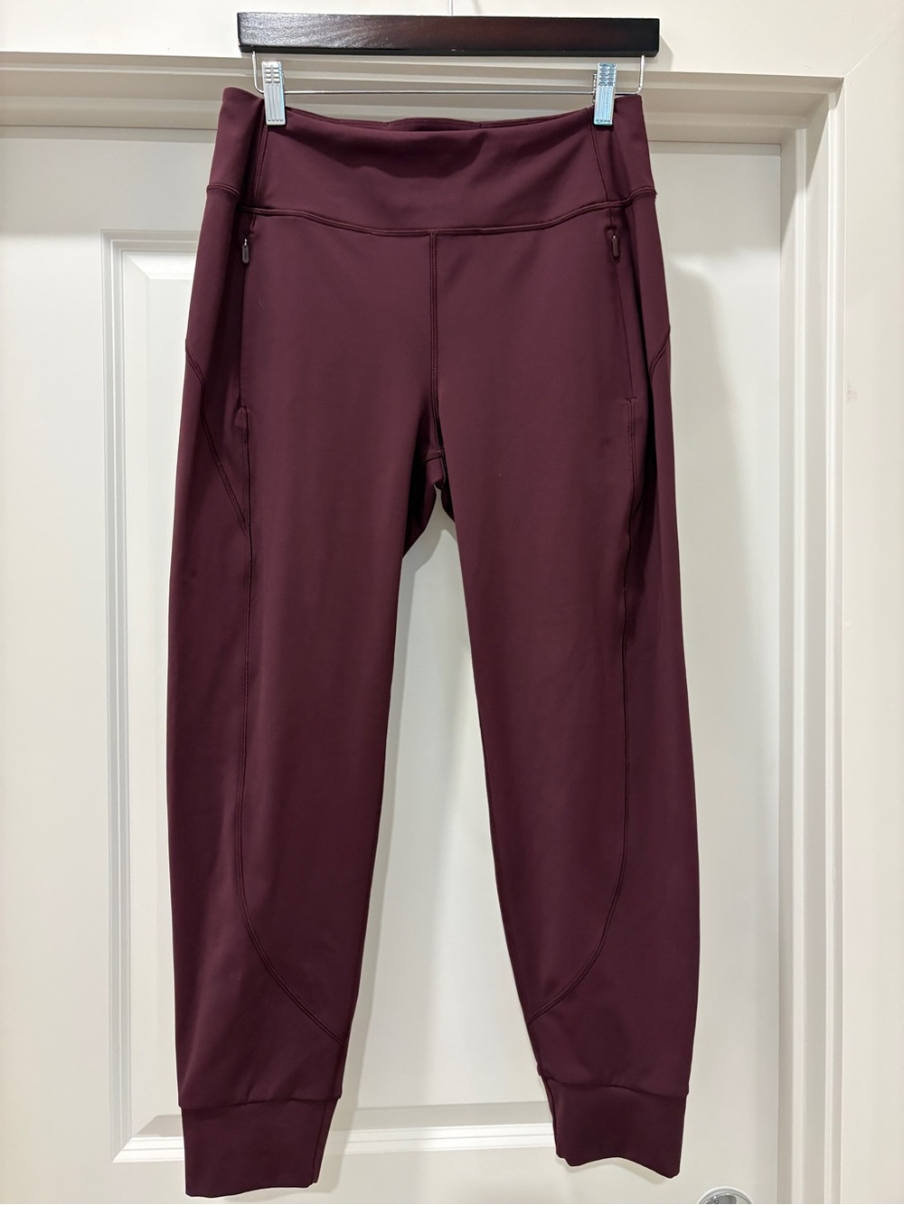 Athleta Rainier Midrise Jogger Sz Med Cabernet